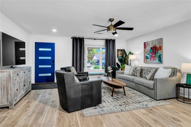 1605 SE P Street, Bentonville, AR 72712