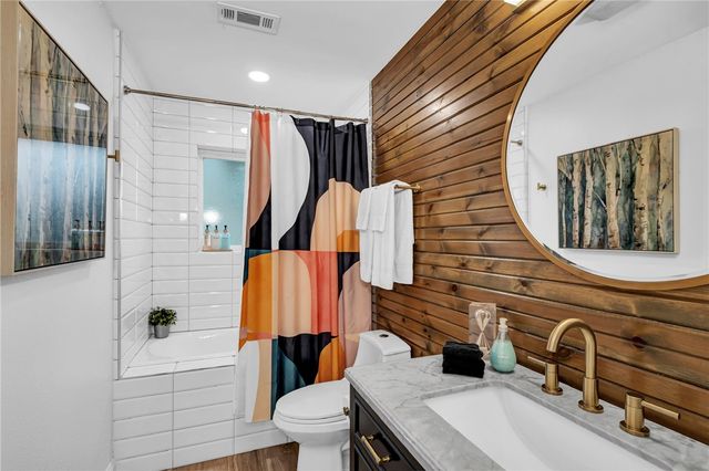 1605 SE P Street, Bentonville, AR 72712