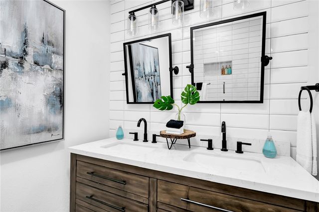 1605 SE P Street, Bentonville, AR 72712