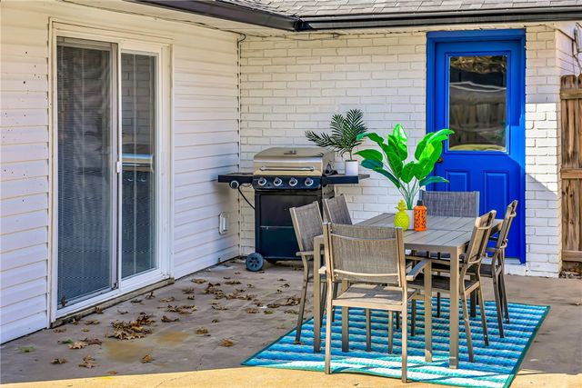 1605 SE P Street, Bentonville, AR 72712