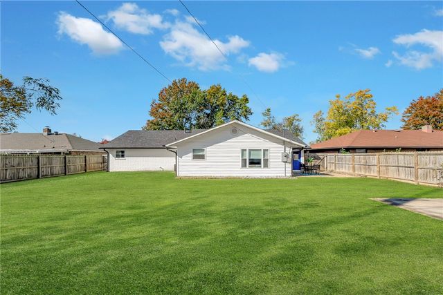 1605 SE P Street, Bentonville, AR 72712