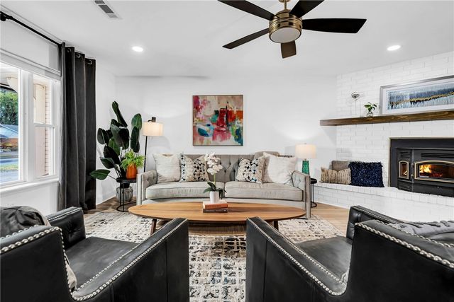 1605 SE P Street, Bentonville, AR 72712