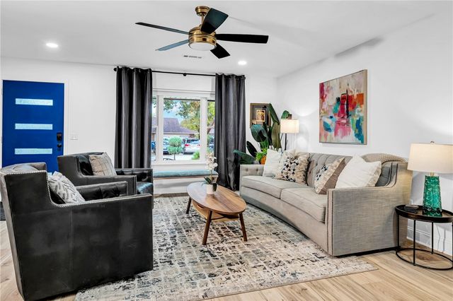 1605 SE P Street, Bentonville, AR 72712