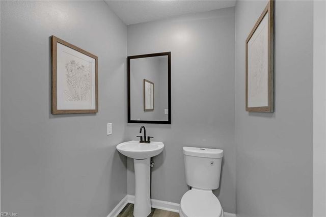 10183 Bumpy RD, Gloucester, VA 23061