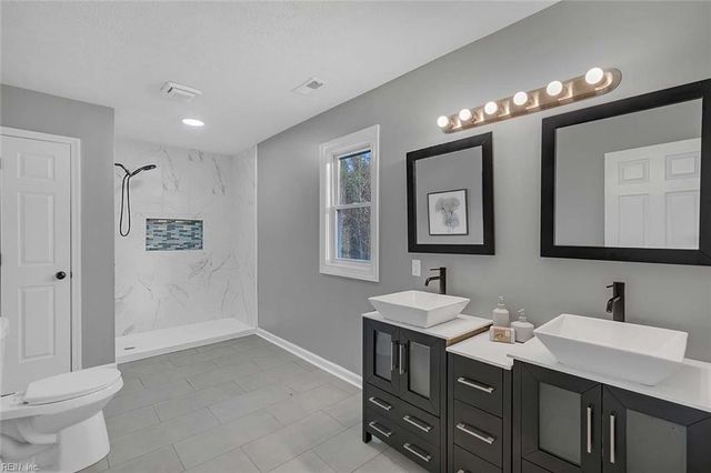 10183 Bumpy RD, Gloucester, VA 23061