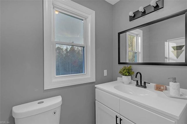 10183 Bumpy RD, Gloucester, VA 23061