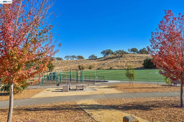 135 Saint Germain Lane, Pleasant Hill, CA 94523