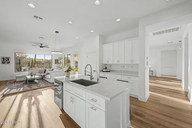 40818 N LYTHAM Court, Phoenix, AZ 85086