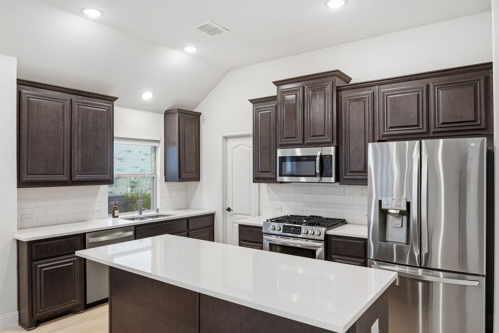 7428 Wispy Willow Lane, Little Elm, TX 76227 — photo 3