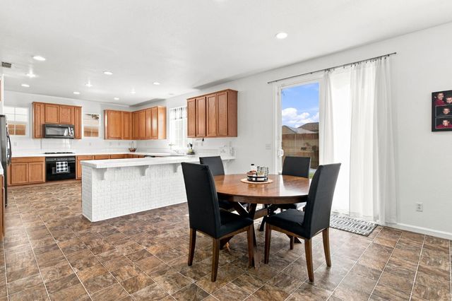 17990 Hidden Well Ln, Lathrop, CA 95330