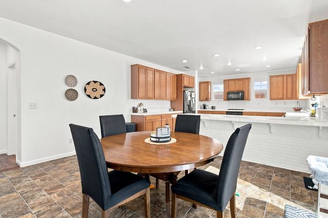 17990 Hidden Well Ln, Lathrop, CA 95330