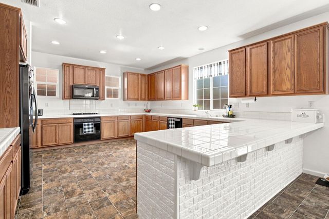 17990 Hidden Well Ln, Lathrop, CA 95330