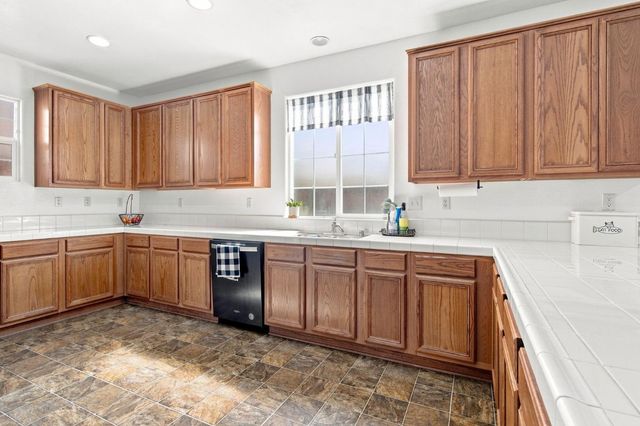17990 Hidden Well Ln, Lathrop, CA 95330