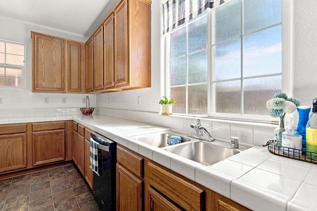 17990 Hidden Well Ln, Lathrop, CA 95330