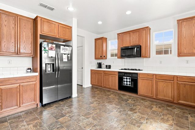 17990 Hidden Well Ln, Lathrop, CA 95330