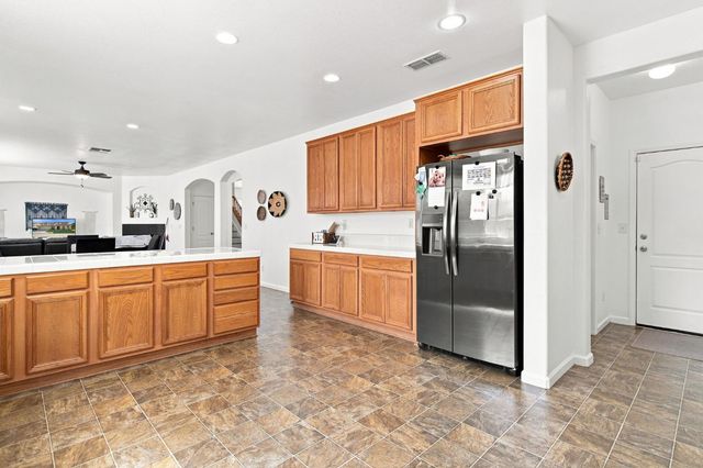 17990 Hidden Well Ln, Lathrop, CA 95330