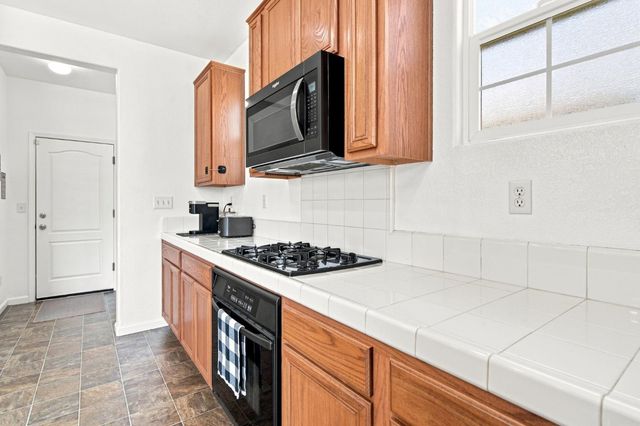 17990 Hidden Well Ln, Lathrop, CA 95330