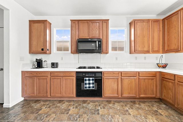 17990 Hidden Well Ln, Lathrop, CA 95330