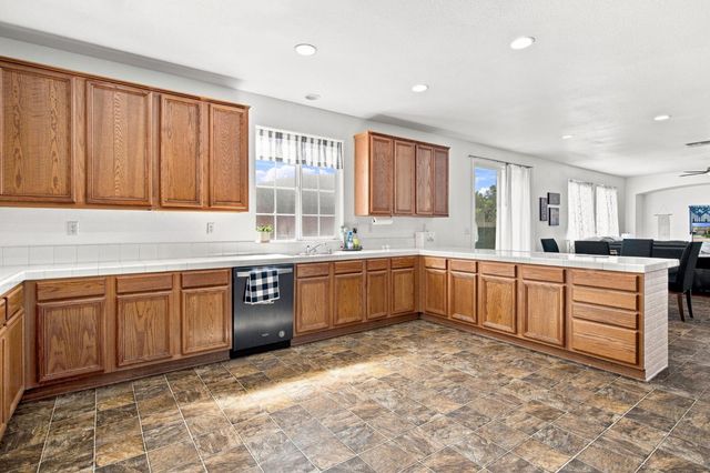 17990 Hidden Well Ln, Lathrop, CA 95330