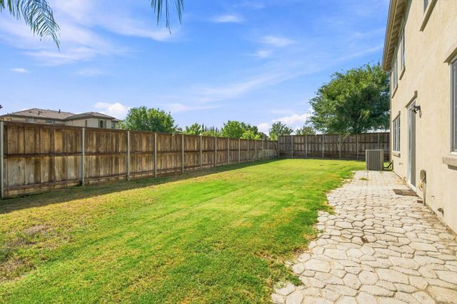 17990 Hidden Well Ln, Lathrop, CA 95330
