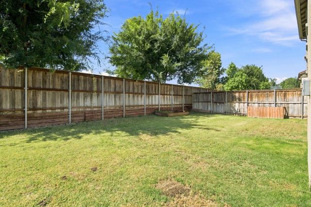 17990 Hidden Well Ln, Lathrop, CA 95330