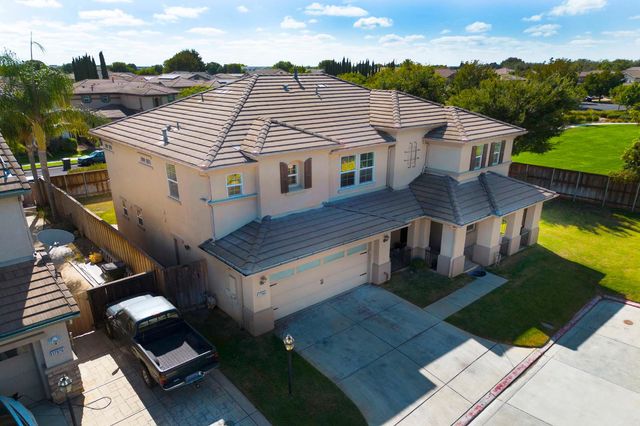 17990 Hidden Well Ln, Lathrop, CA 95330