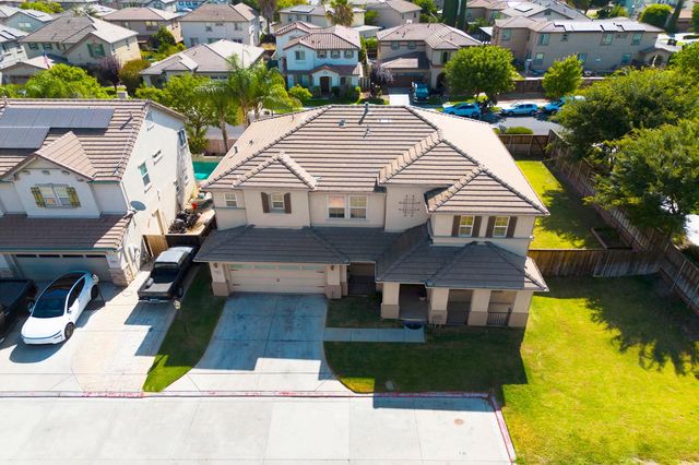 17990 Hidden Well Ln, Lathrop, CA 95330