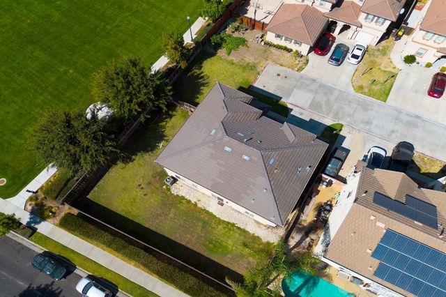 17990 Hidden Well Ln, Lathrop, CA 95330