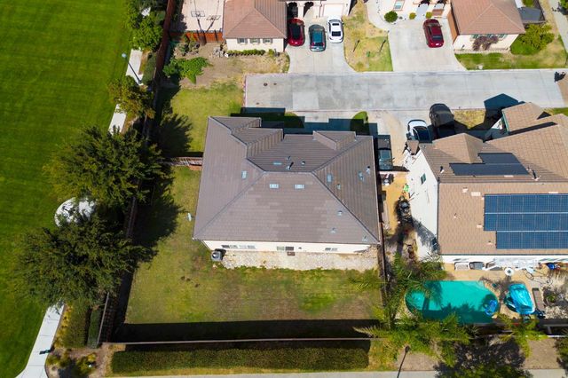 17990 Hidden Well Ln, Lathrop, CA 95330