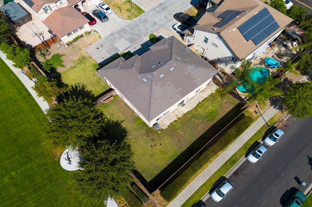 17990 Hidden Well Ln, Lathrop, CA 95330