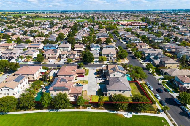 17990 Hidden Well Ln, Lathrop, CA 95330
