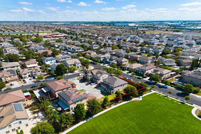 17990 Hidden Well Ln, Lathrop, CA 95330