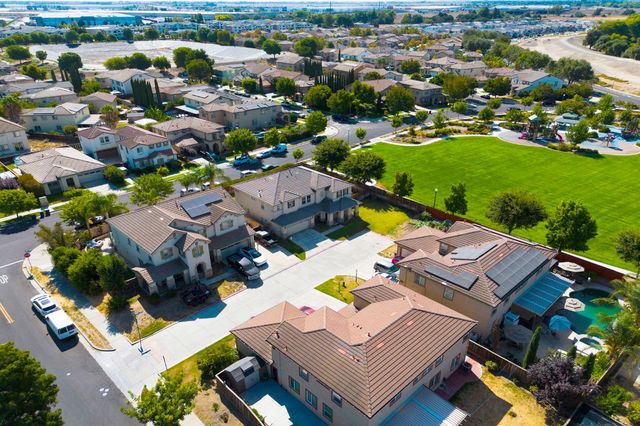 17990 Hidden Well Ln, Lathrop, CA 95330