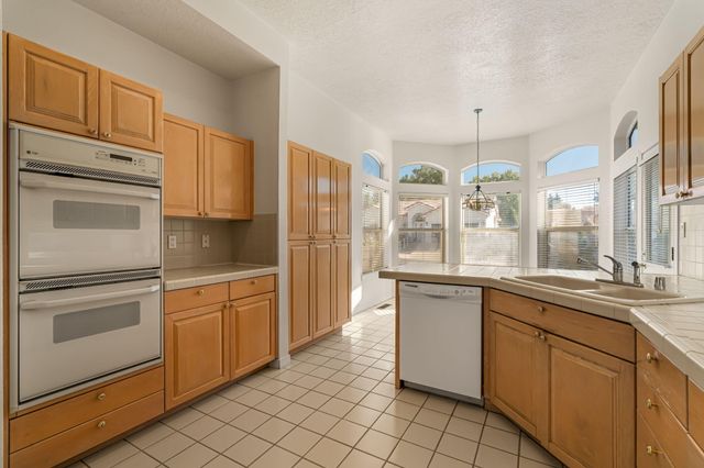 11315 Penfield Lane NE, Albuquerque, NM 87111