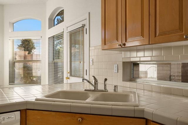 11315 Penfield Lane NE, Albuquerque, NM 87111