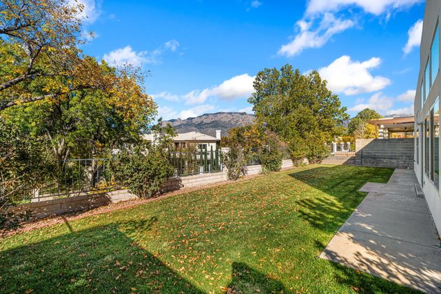 11315 Penfield Lane NE, Albuquerque, NM 87111