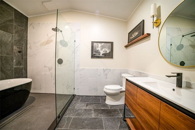 153 Passion Play Road, Eureka Springs, AR 72632