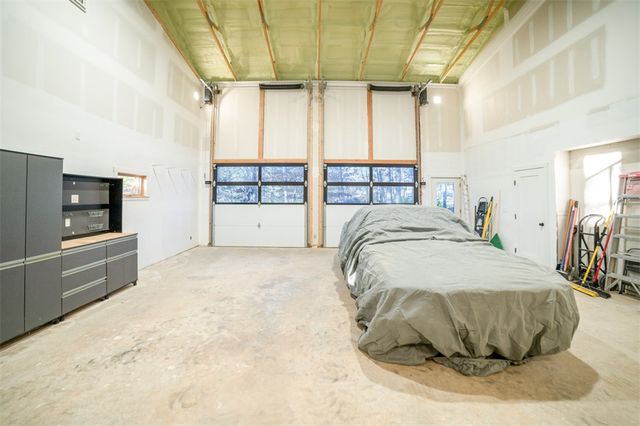 153 Passion Play Road, Eureka Springs, AR 72632