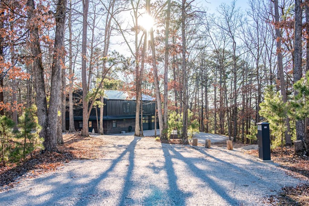 153 Passion Play Road, Eureka Springs, AR 72632