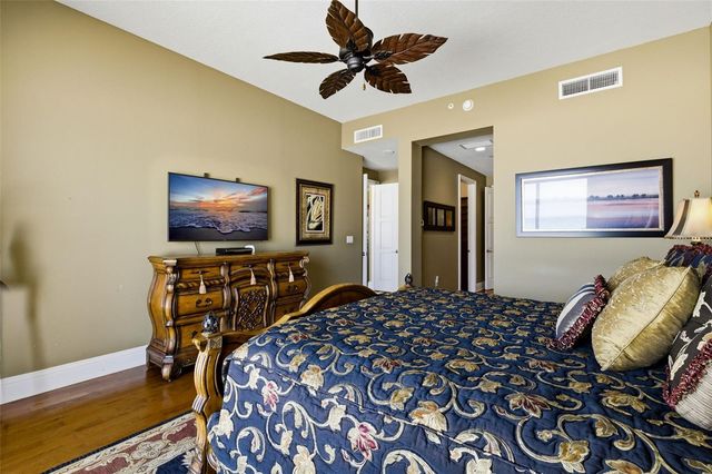11 BAYMONT STREET 302, Clearwater Beach, FL 33767