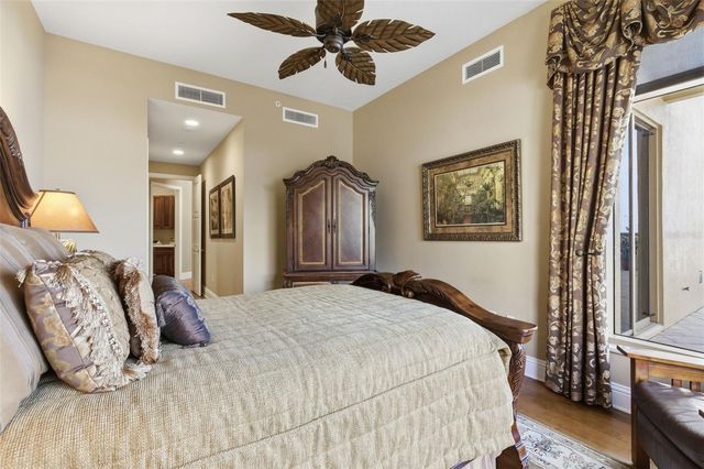 11 BAYMONT STREET 302, Clearwater Beach, FL 33767