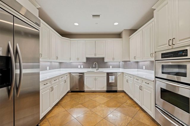 11 BAYMONT STREET 302, Clearwater Beach, FL 33767
