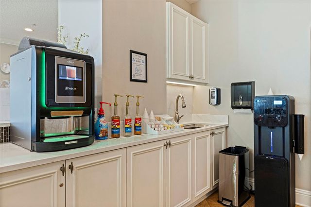11 BAYMONT STREET 302, Clearwater Beach, FL 33767