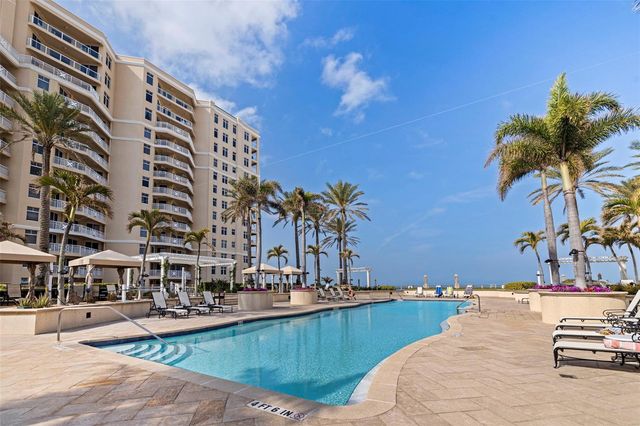 11 BAYMONT STREET 302, Clearwater Beach, FL 33767