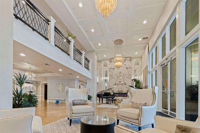 11 BAYMONT STREET 302, Clearwater Beach, FL 33767