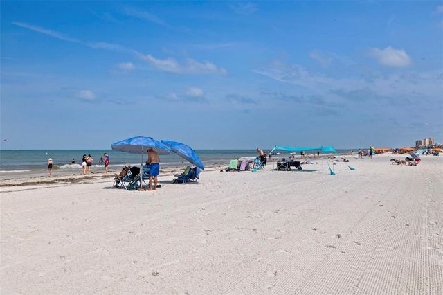 11 BAYMONT STREET 302, Clearwater Beach, FL 33767