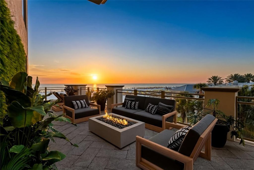 11 BAYMONT STREET 302, Clearwater Beach, FL 33767