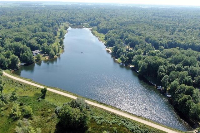6127 Fawn Lake Drive, Canadian Lakes, MI 49346