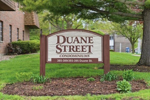 385 Duane Street 304, Glen Ellyn, IL 60137