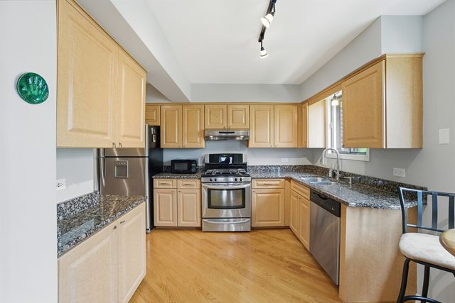 385 Duane Street 304, Glen Ellyn, IL 60137